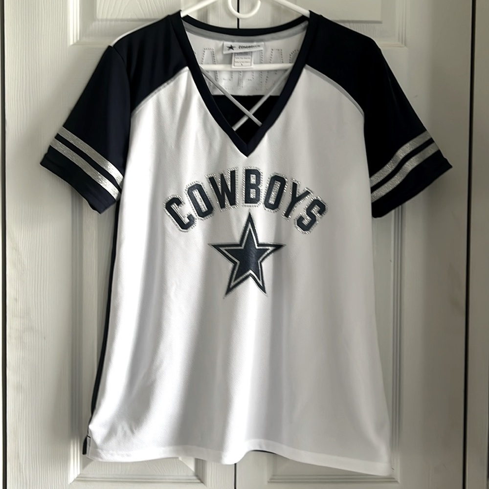NFL Cowboys Women's V-Neck Tee - White and Black